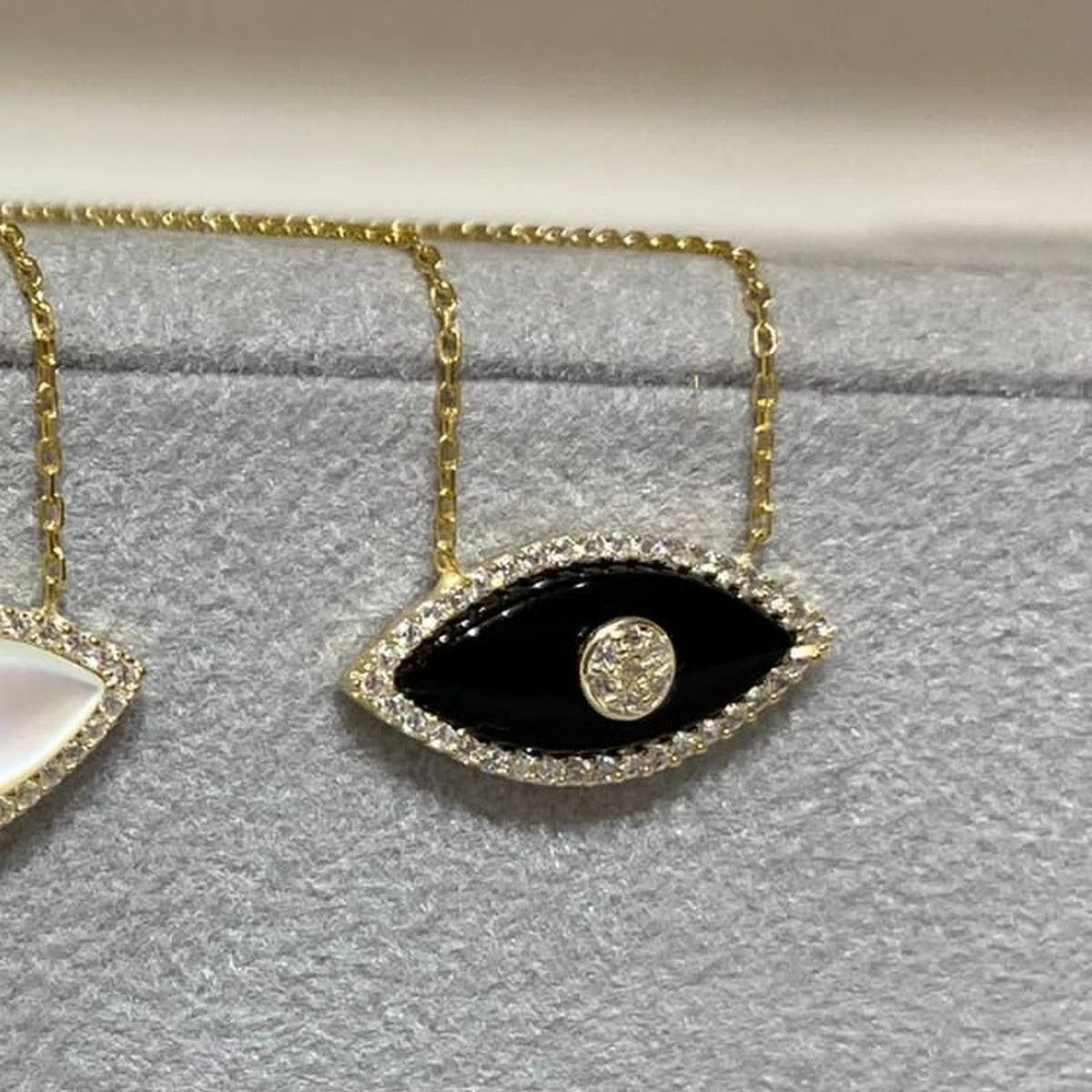 FASHIONABLE DEVIL'S EYE ZIRCON CLAVICLE NECKLACE