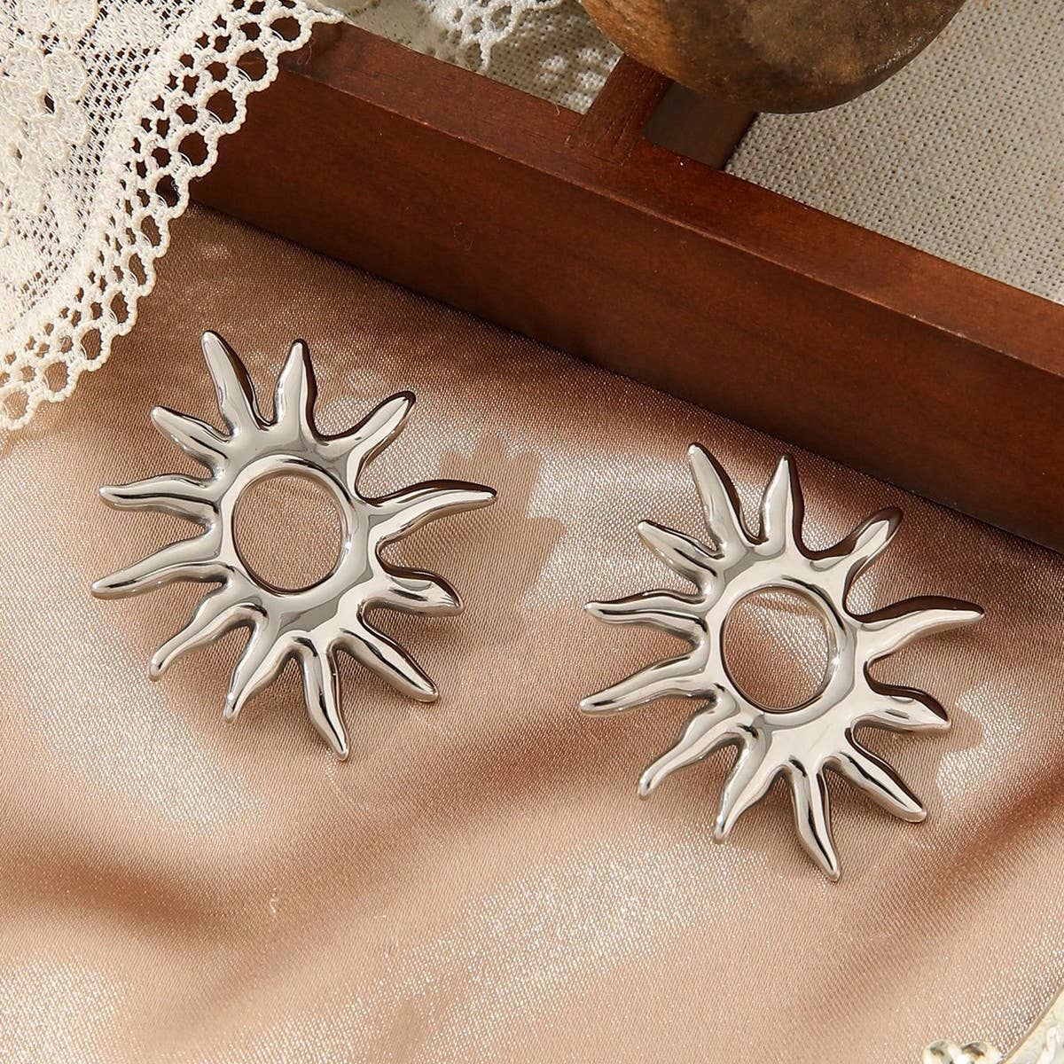 VINTAGE METAL SUN 18K GOLD STAINLESS STEEL EARRINGS