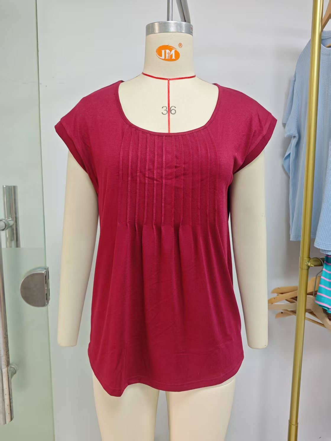 Solid color crew neck with short sleeve T-shirt