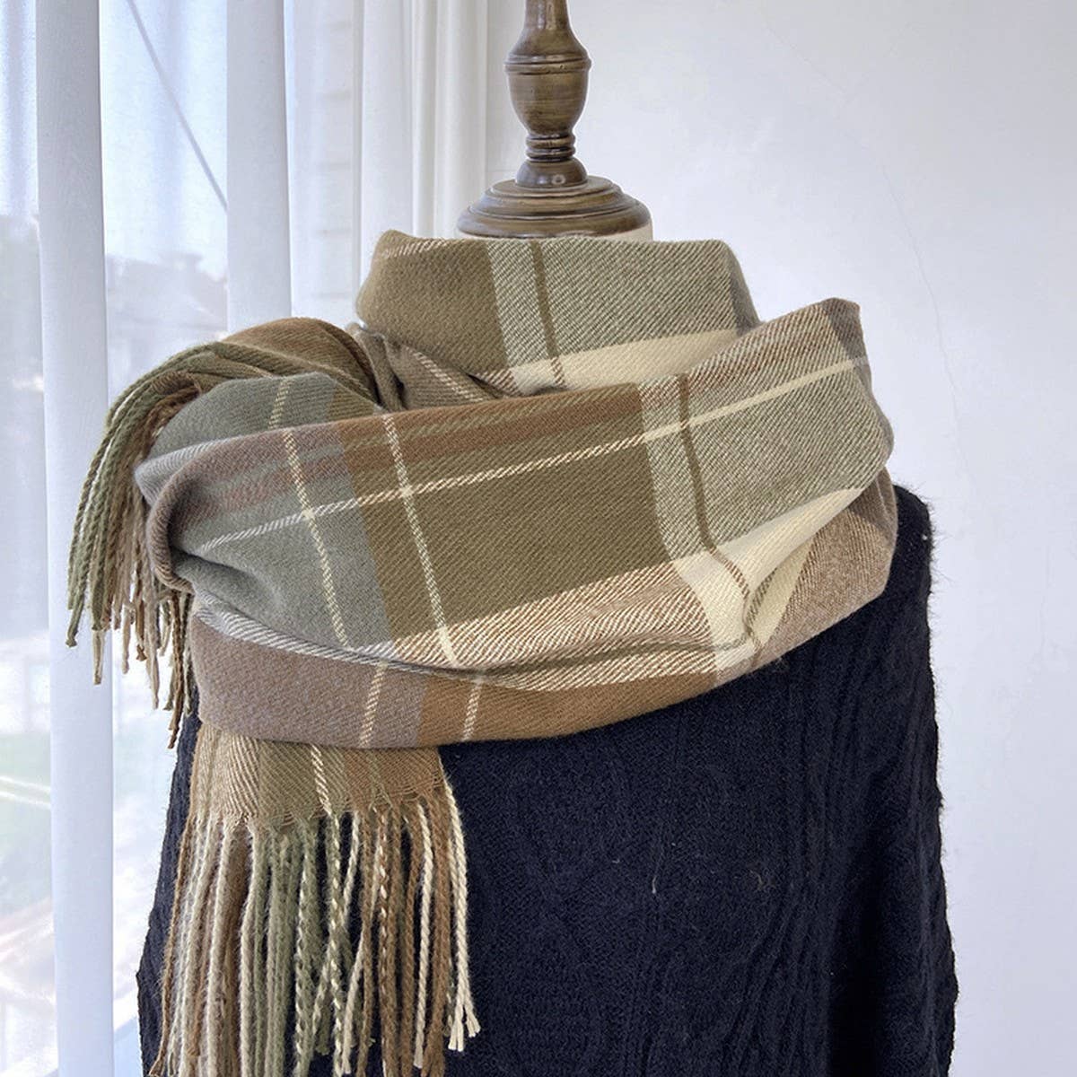 Plaid Tassel Scarf for Women - Retro Winter Warmth_CWASC1454