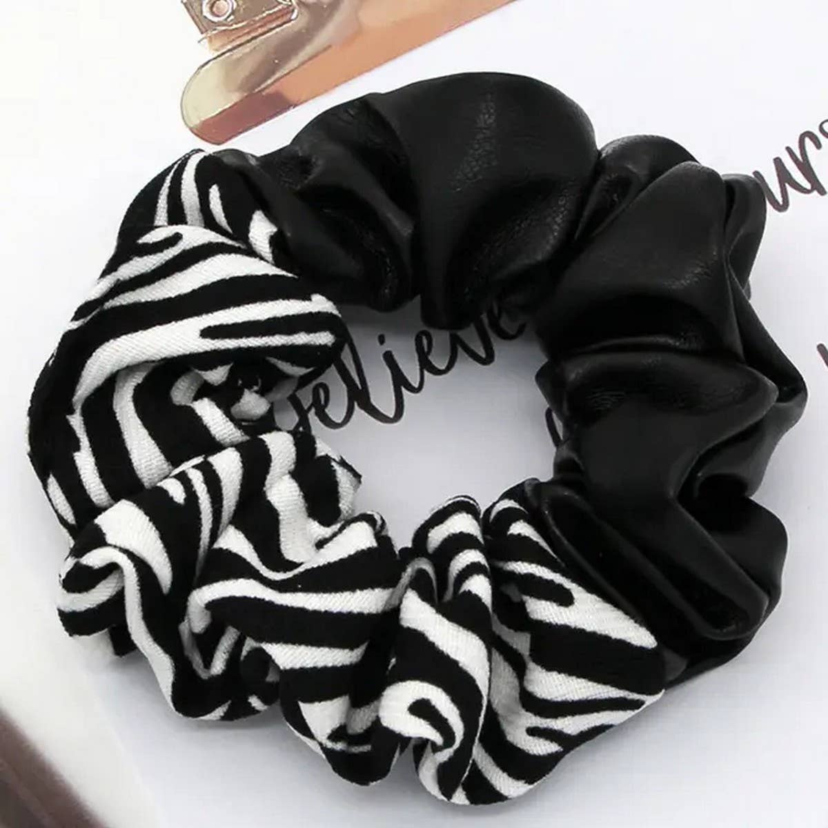 MINIMALIST BICOLOR SCRUNCHIE_CWAHA0165