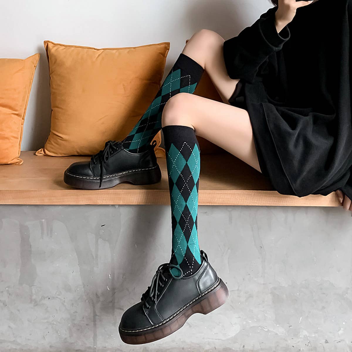 NEW LARGE DIAMOND RETRO MID-TUBE SOCKS