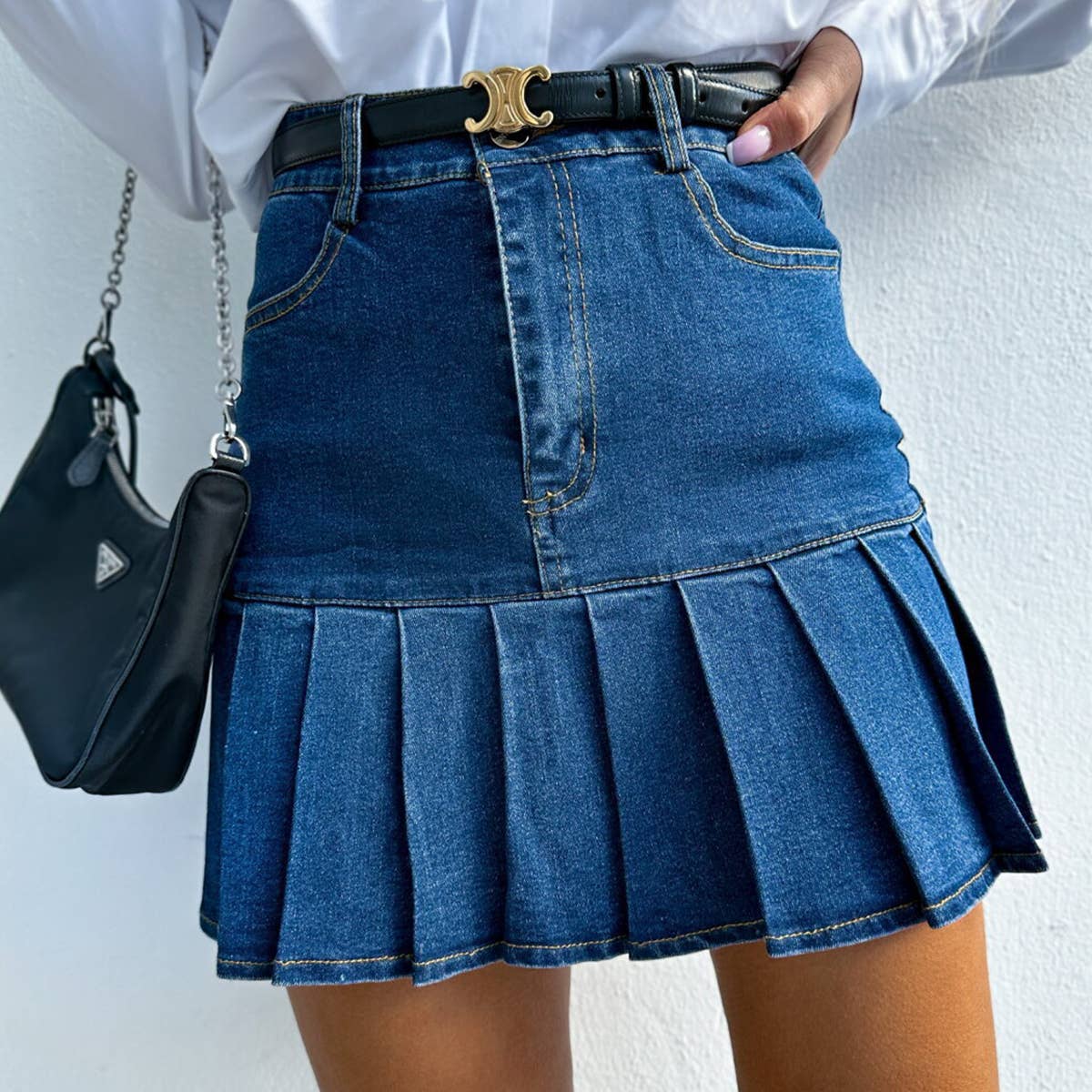 A pleated, fashionable commuter denim skirt