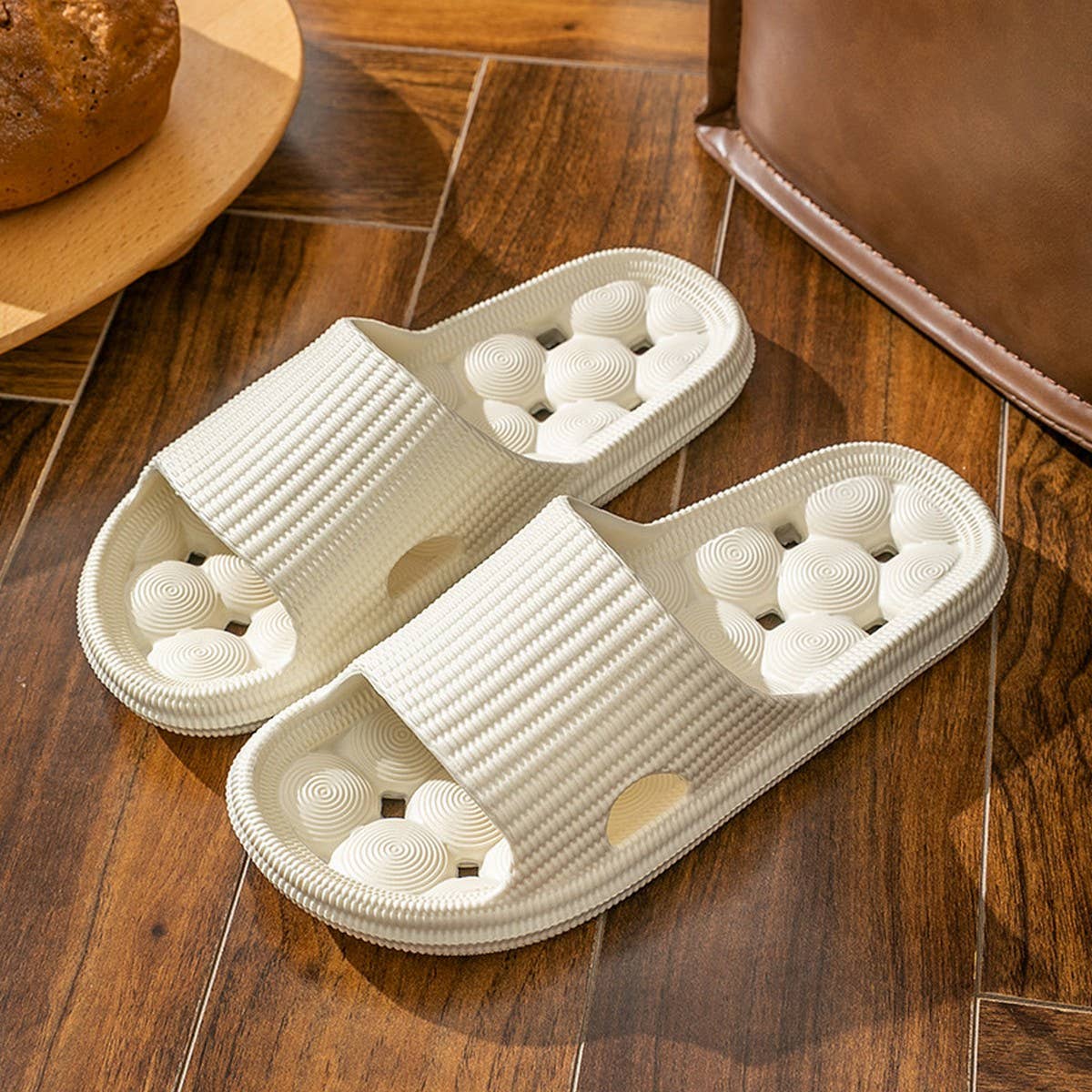 SOFT-SOLED ANTI-SLIP BATHROOM HOLLOW SLIPPERS_CWSHS0685