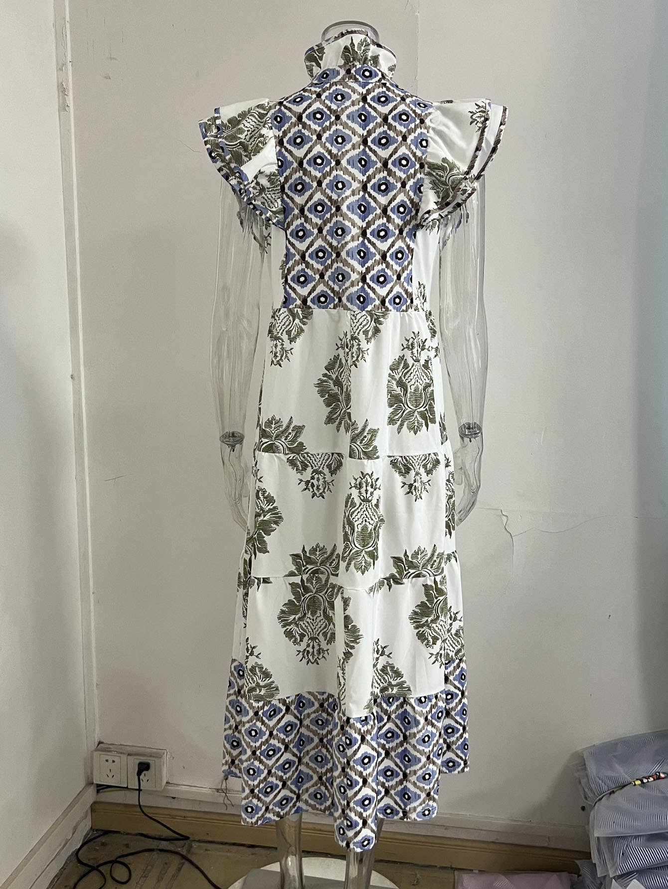 Elegant stylish printed long cinched-waist dress
