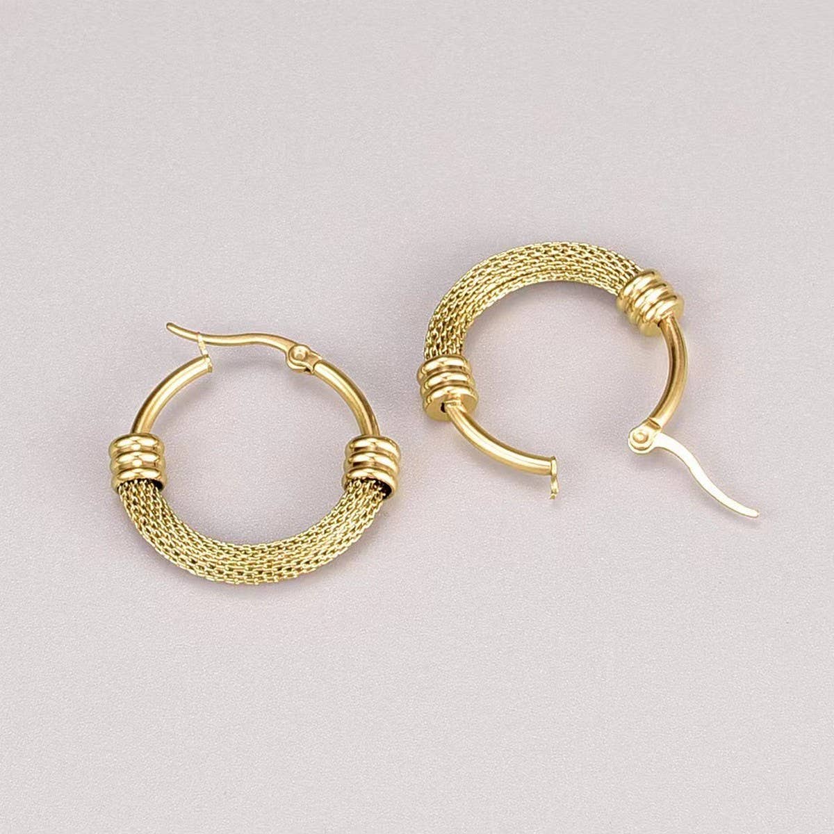 18K GOLD PLATED LINK MESH HOOP EARRINGS_CWAJE0570