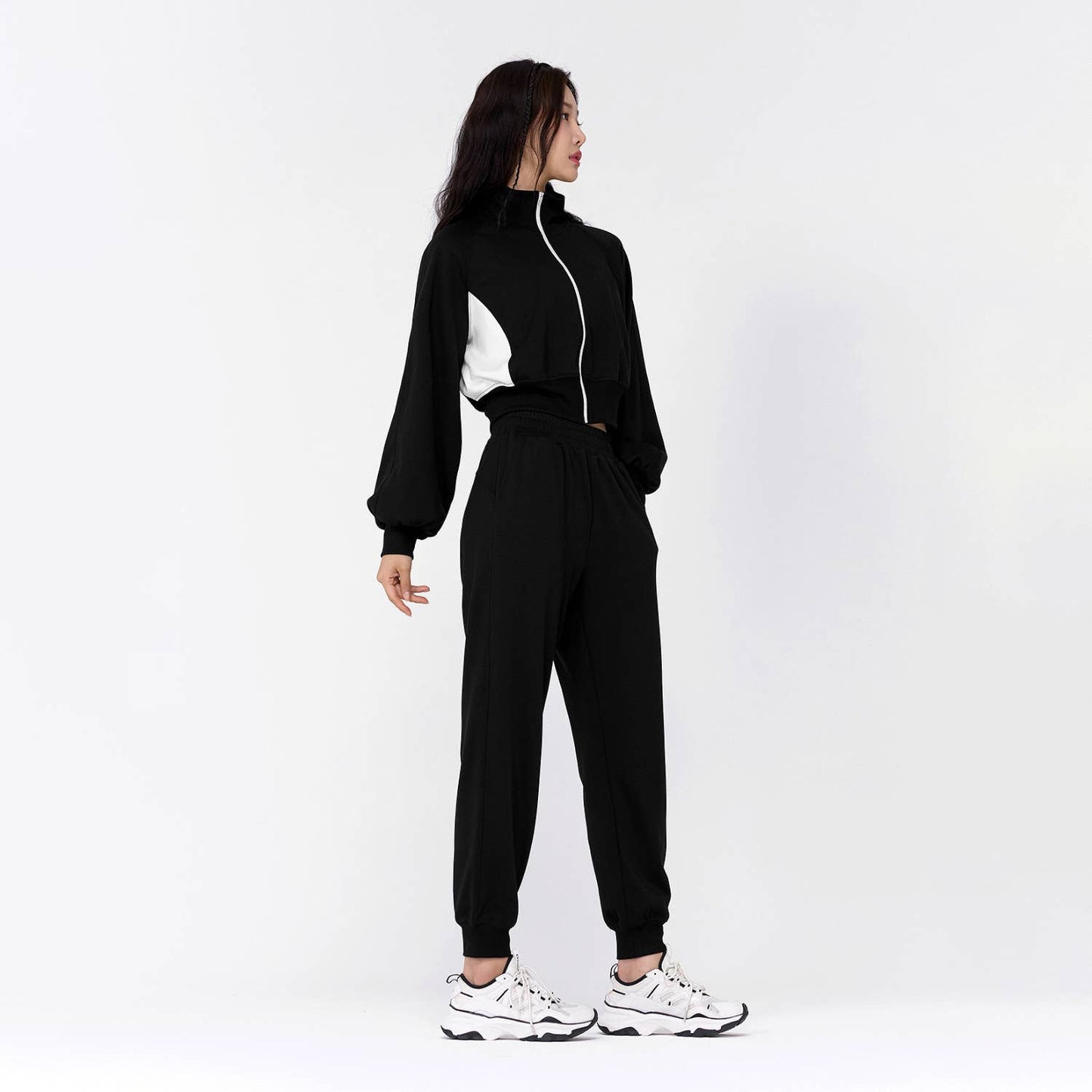 Sportswear top and casual sportswear pants set