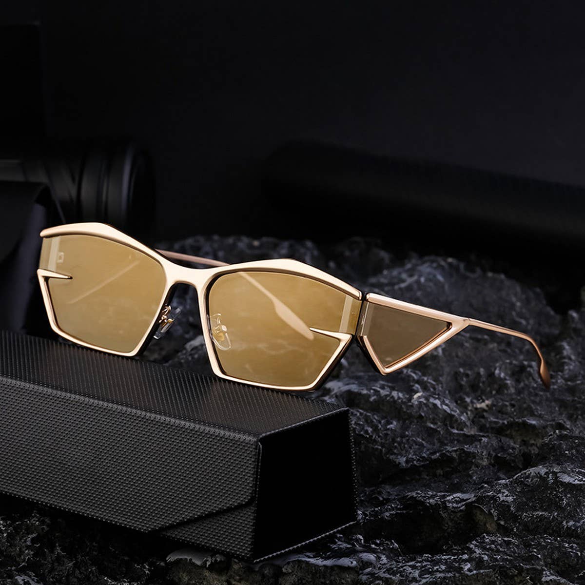 FASHIONABLE HIGH-TECH STEAMPUNK SUNGLASSES