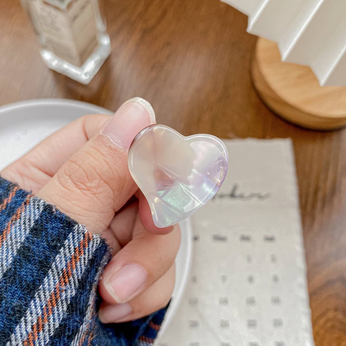 Cute acetic acid heart-shaped small clipper