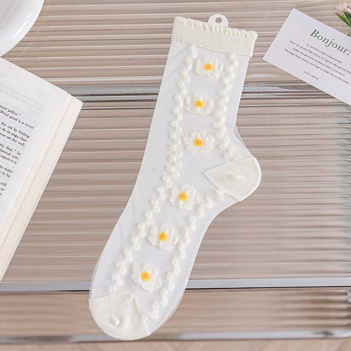 SUMMER THIN WHITE FLORAL DESIGN BOAT SOCKS