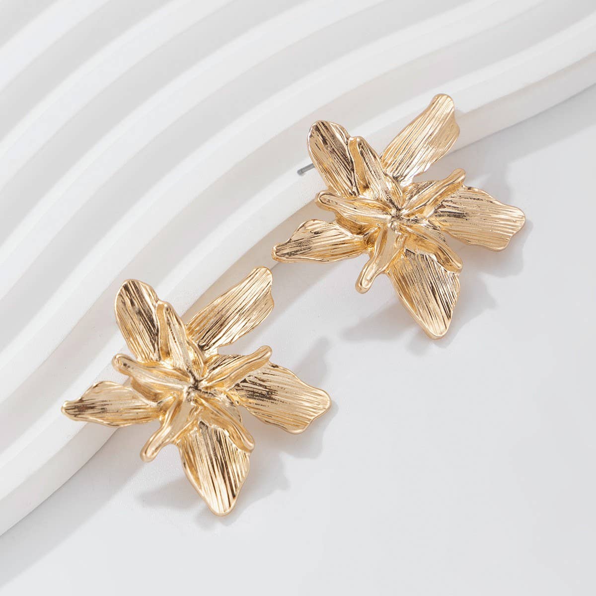 SIMPLE EARRINGS FOR WOMEN RETRO LEAF EARRINGS_CWMM3200