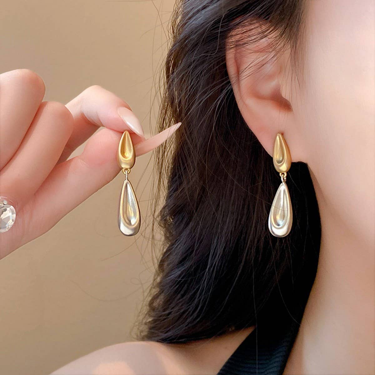 TWO-COLOR WATER DROP TRENDY LIGHT LUXURY EARRINGS