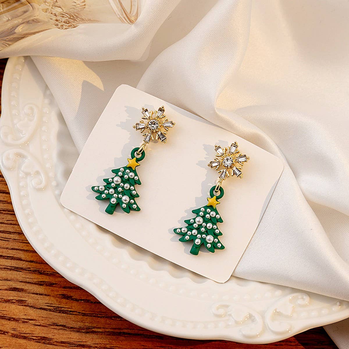 GENTLE CHRISTMAS SNOWMAN CHRISTMAS TREE EARRINGS
