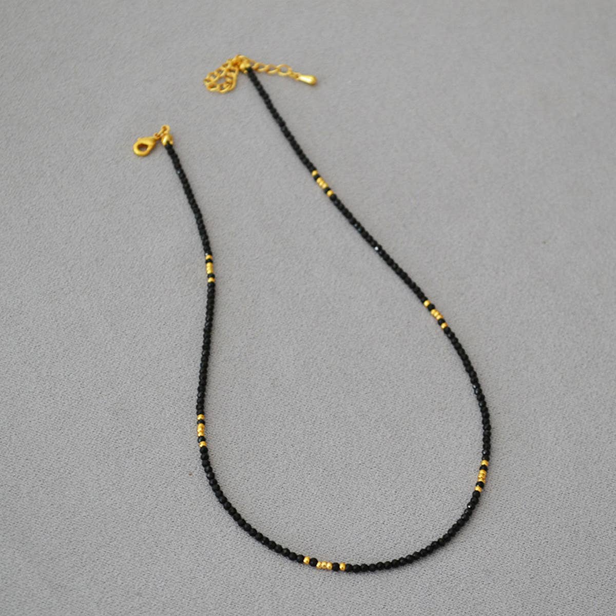 SIMPLE SHINY FACETED BLACK SPINEL BEADED NECKLACE_CWAJE2115