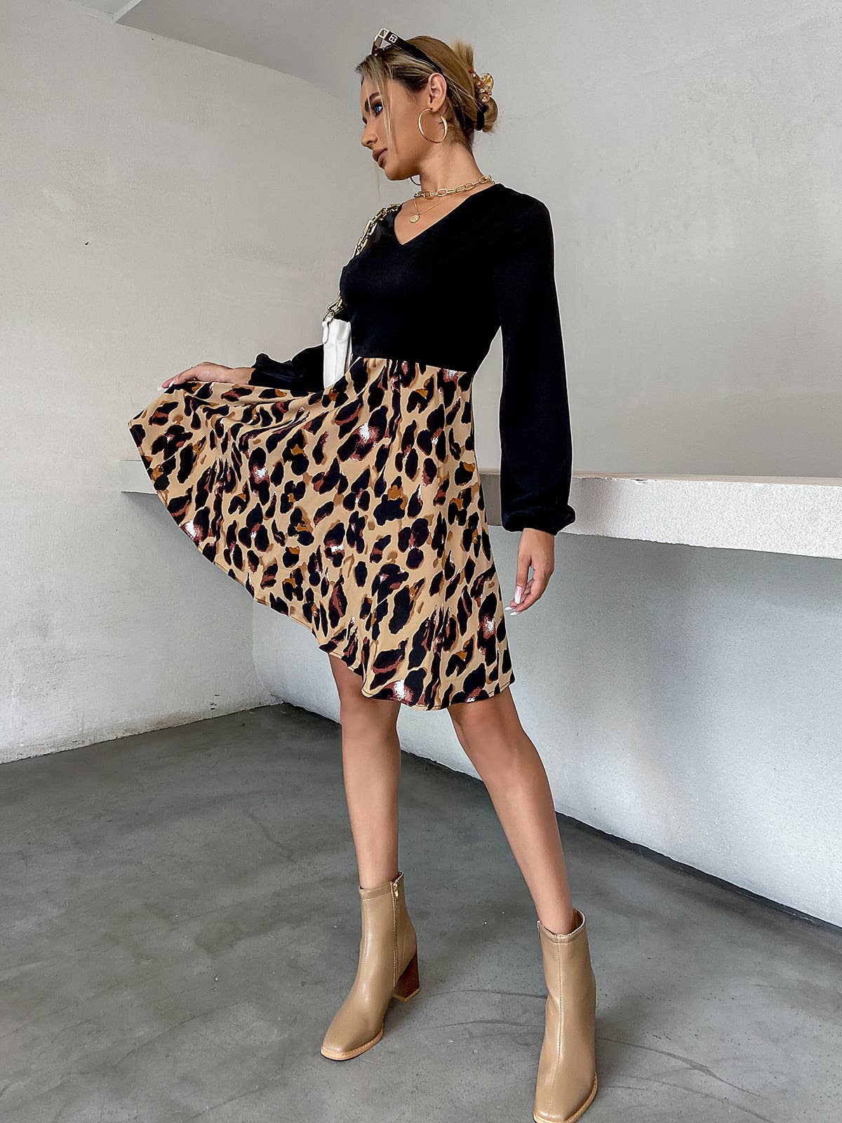 LEOPARD PRINT LANTERN SLEEVE V-NECK SLIM-FIT DRESS