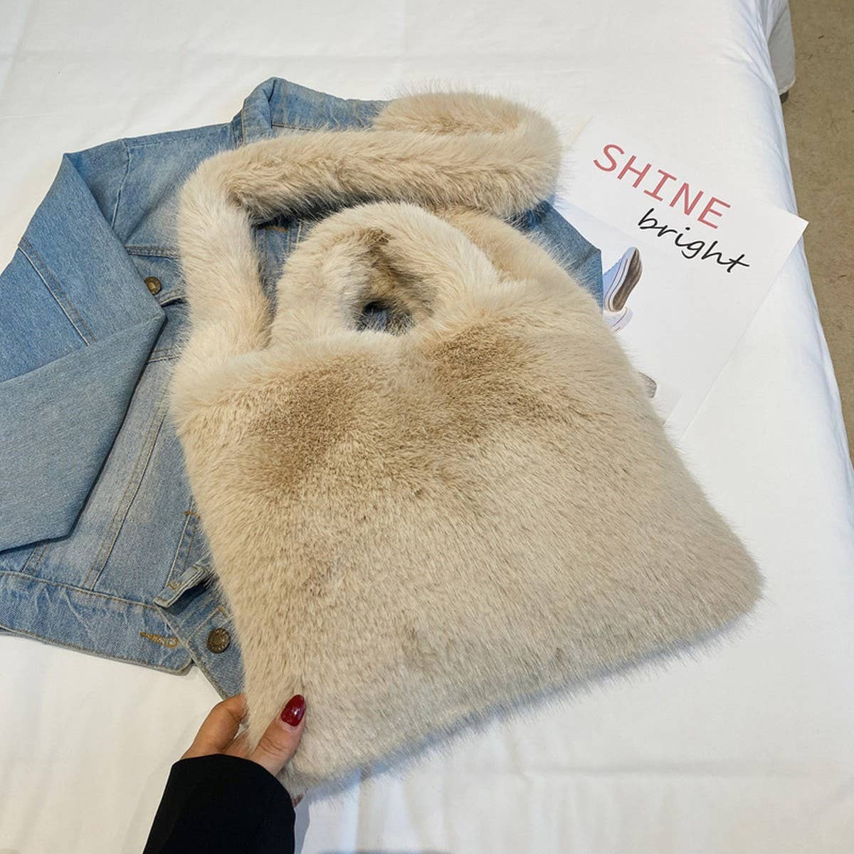 WINTER LARGE CAPACITY CROSSBODY SHOULDER PLUSH BAG_CWAB3959