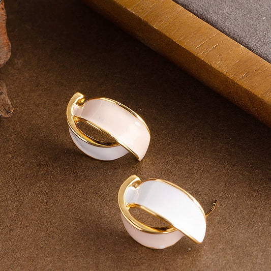 ENAMEL SILVER NEEDLE C-SHAPED EARRINGS