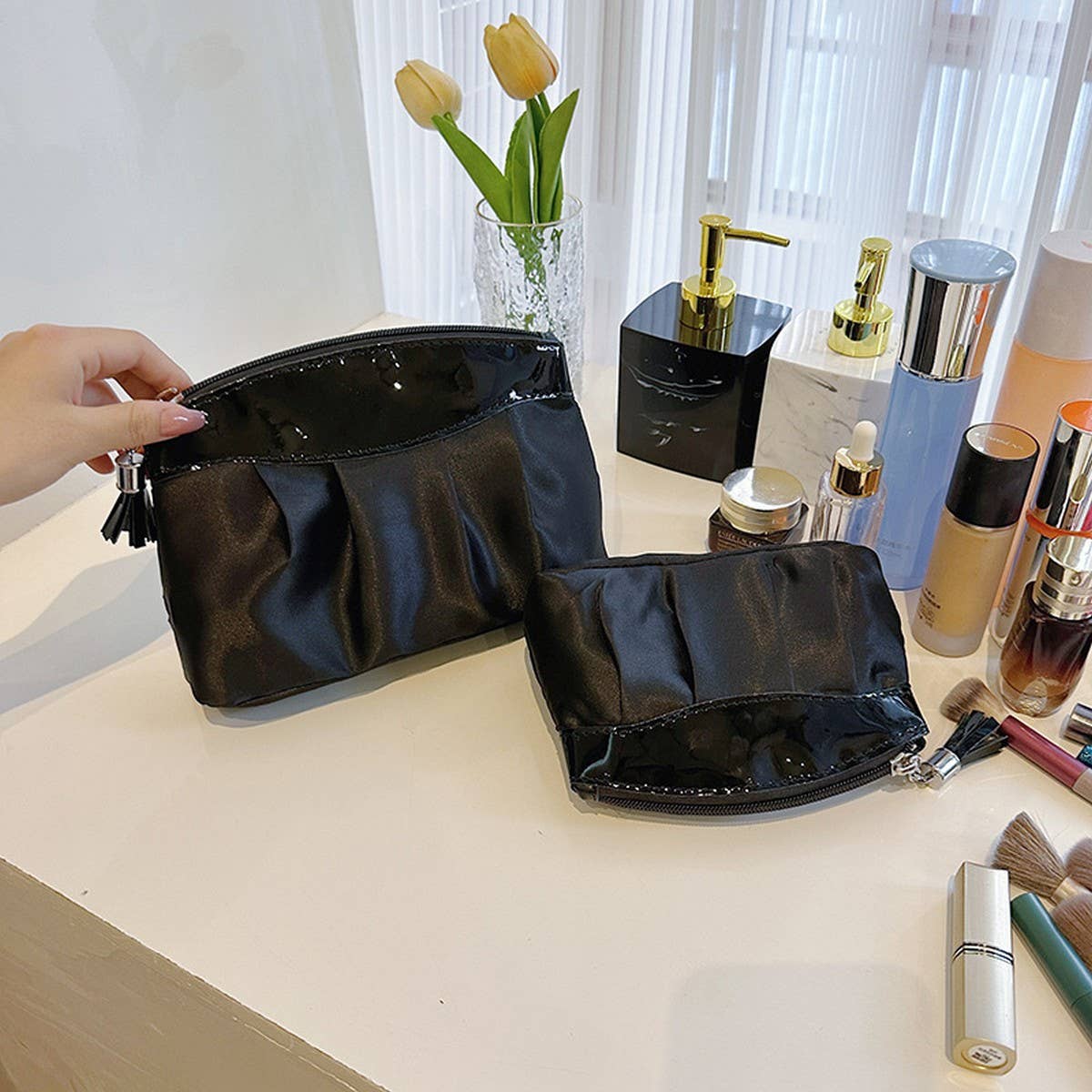 BLACK PLEATED LARGE CAPACITY COSMETIC BAG_CWAB4446