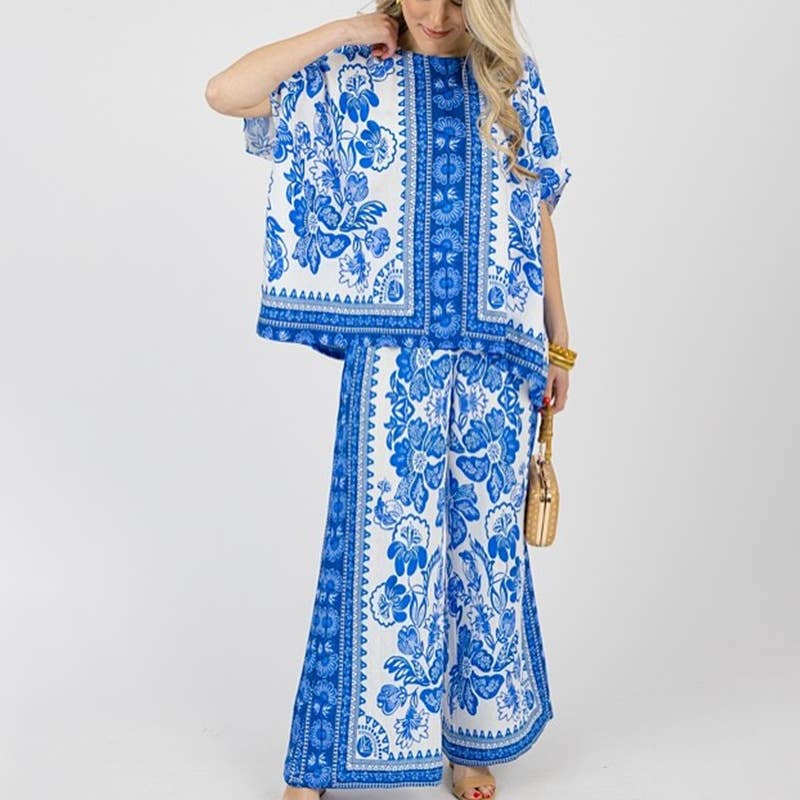 A two-piece set with floral prints middle sleeve