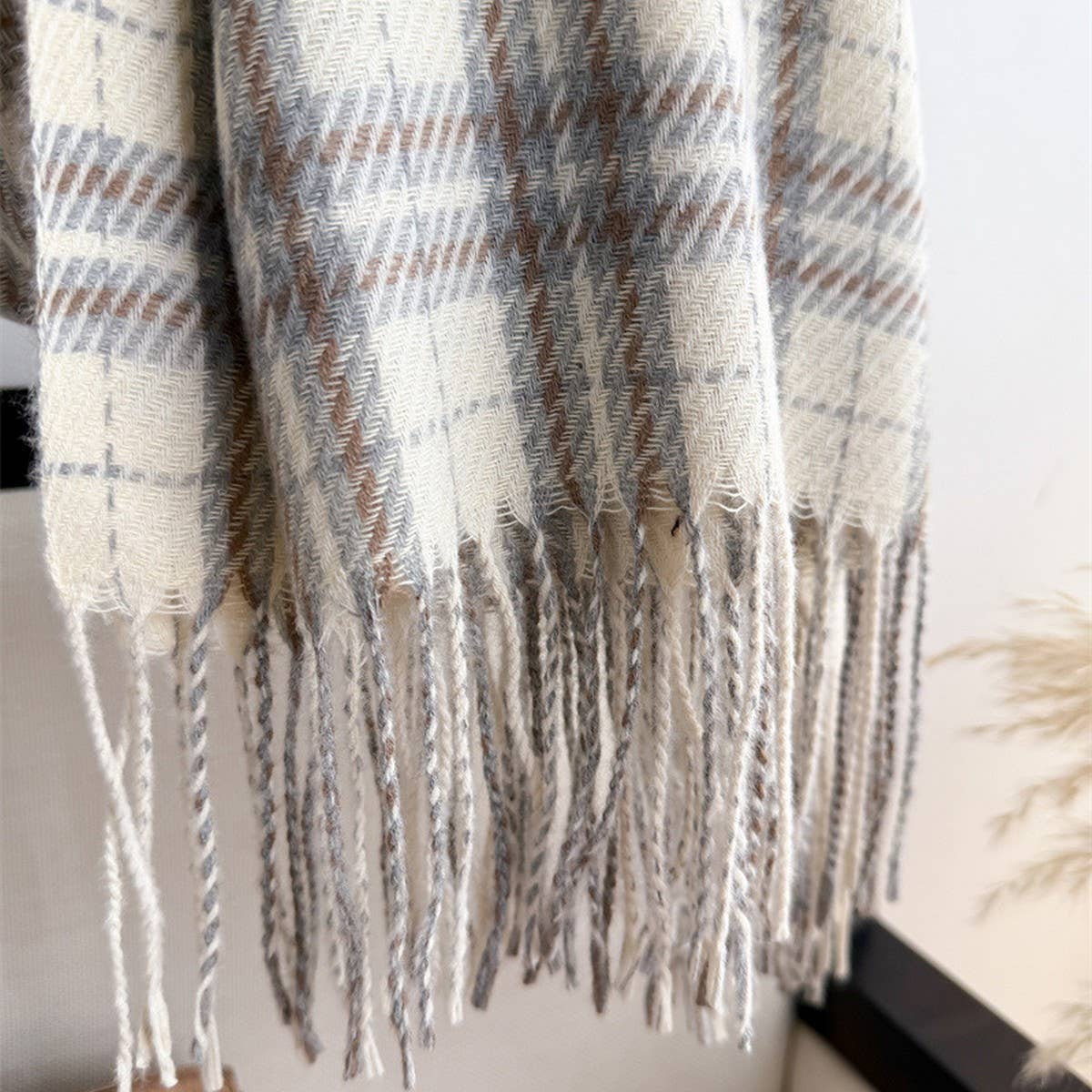 Elegant Plaid Tassel Scarf for Fall Winter