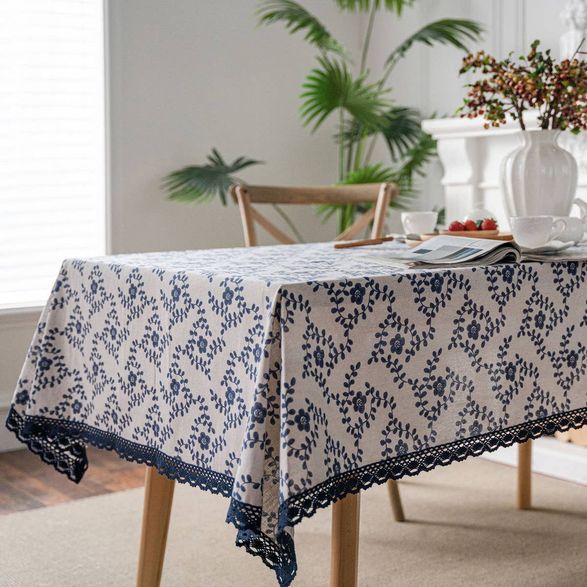 HOME BLUE ROSE PRINT PASTORAL TABLECLOTH