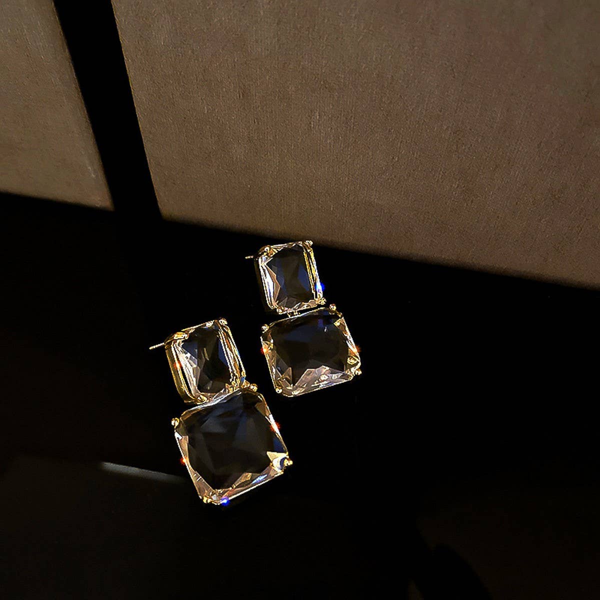 SIMPLE HIGH-END TRANSPARENT CUBE CRYSTAL EARRINGS_CWAJE2321