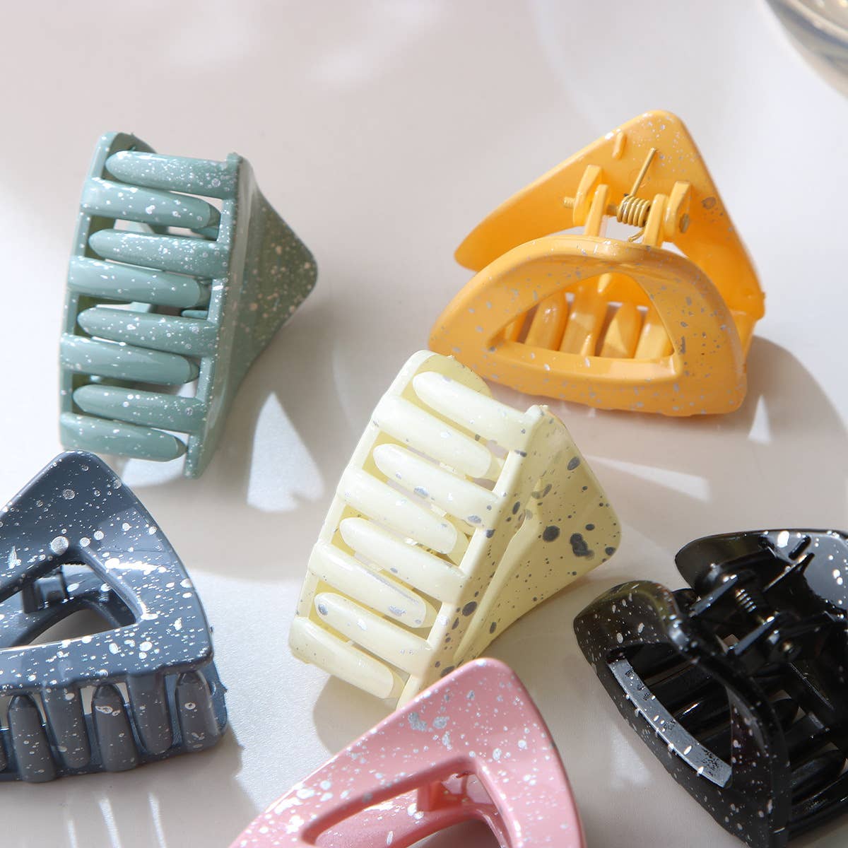 Simple ink-dripping high ponytail hair clip