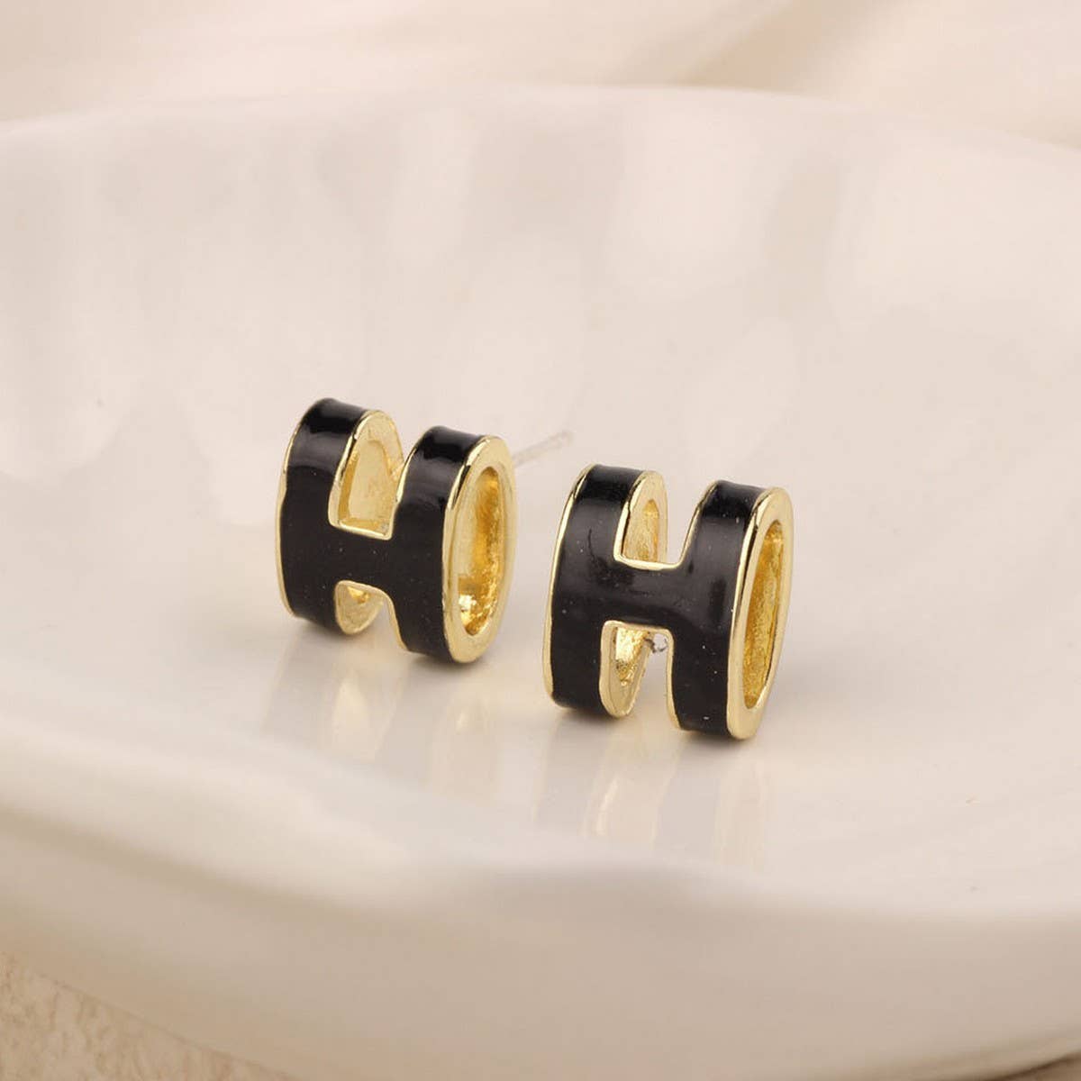 NEW SIMPLE HOLLOW GRID FOUR-LEAF EARRINGS