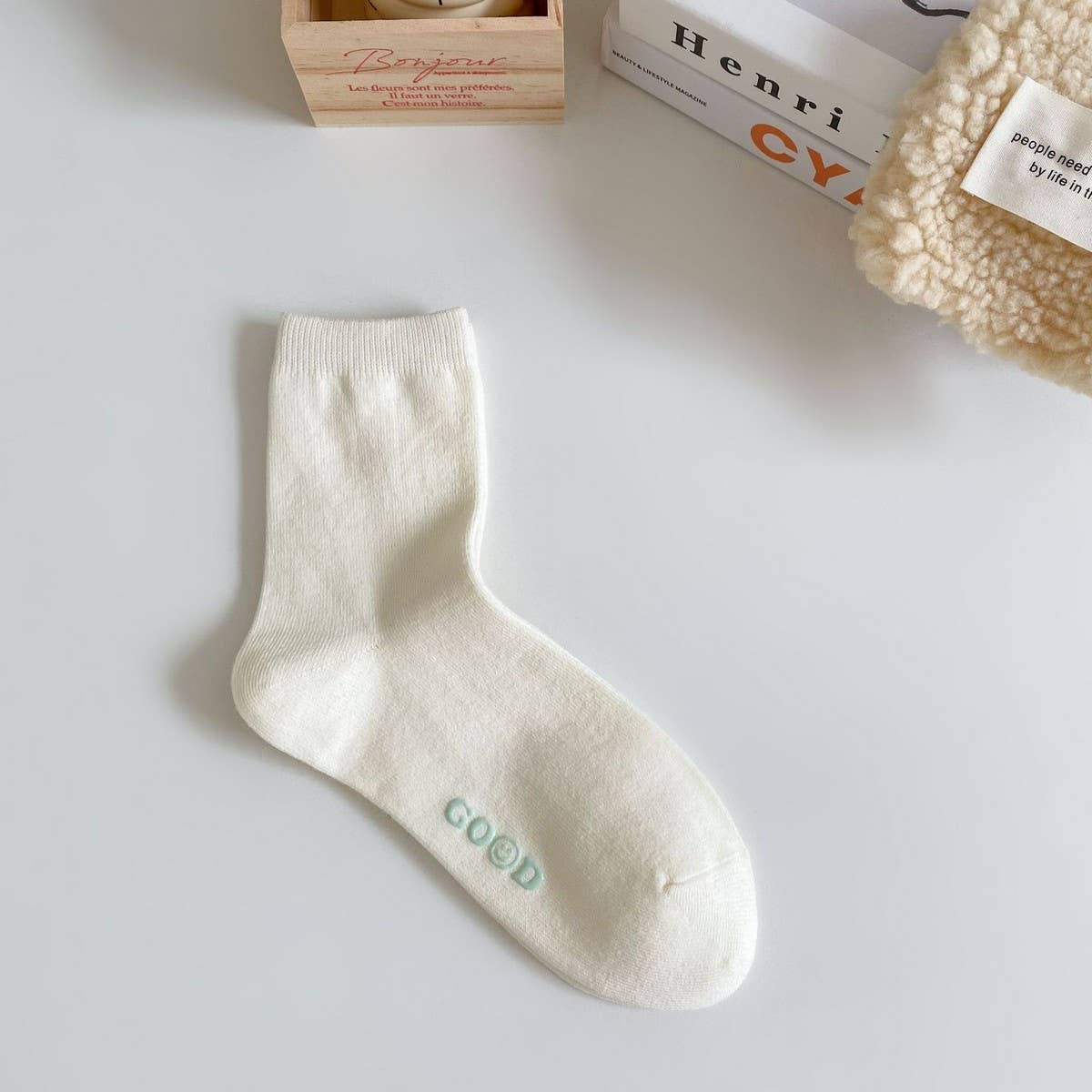 NEW AUTUMN AND WINTER LETTER SMILEY FACE SOCKS