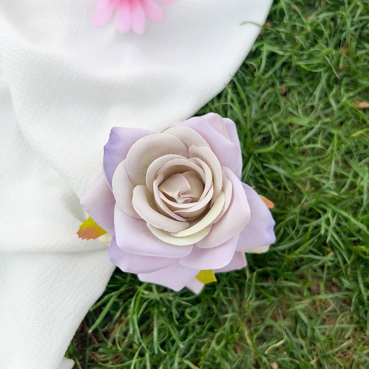 Dopamine-colored rose plastic hair clips