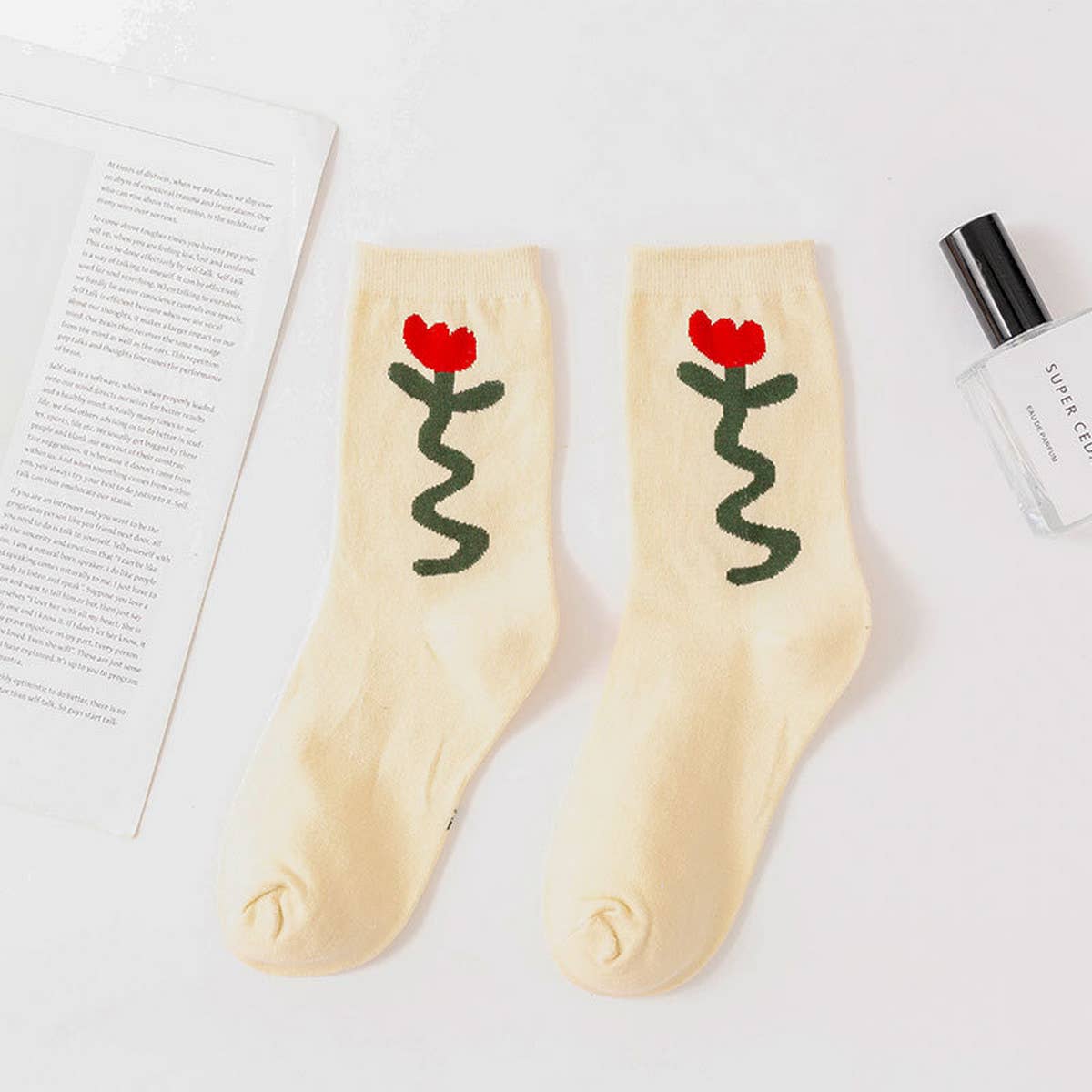 SWEAT-ABSORBENT AND BREATHABLE SWEET FLOWER SOCKS