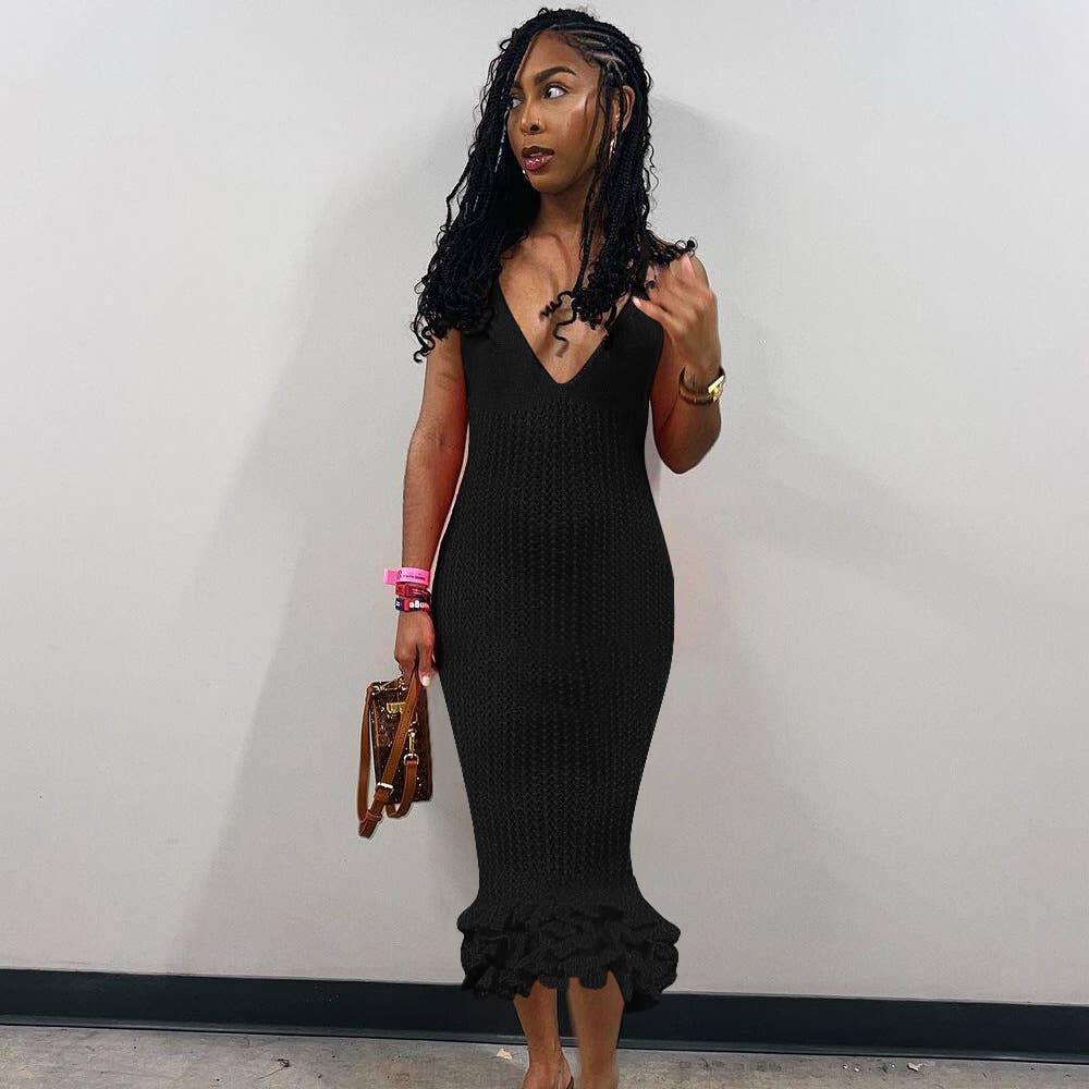 Slim-fit dress with wooden ear trim