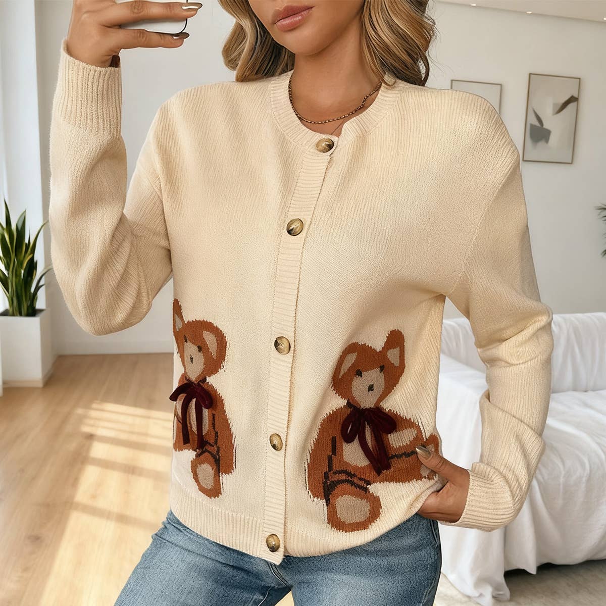 Simple bear jacquard knitted cardigan