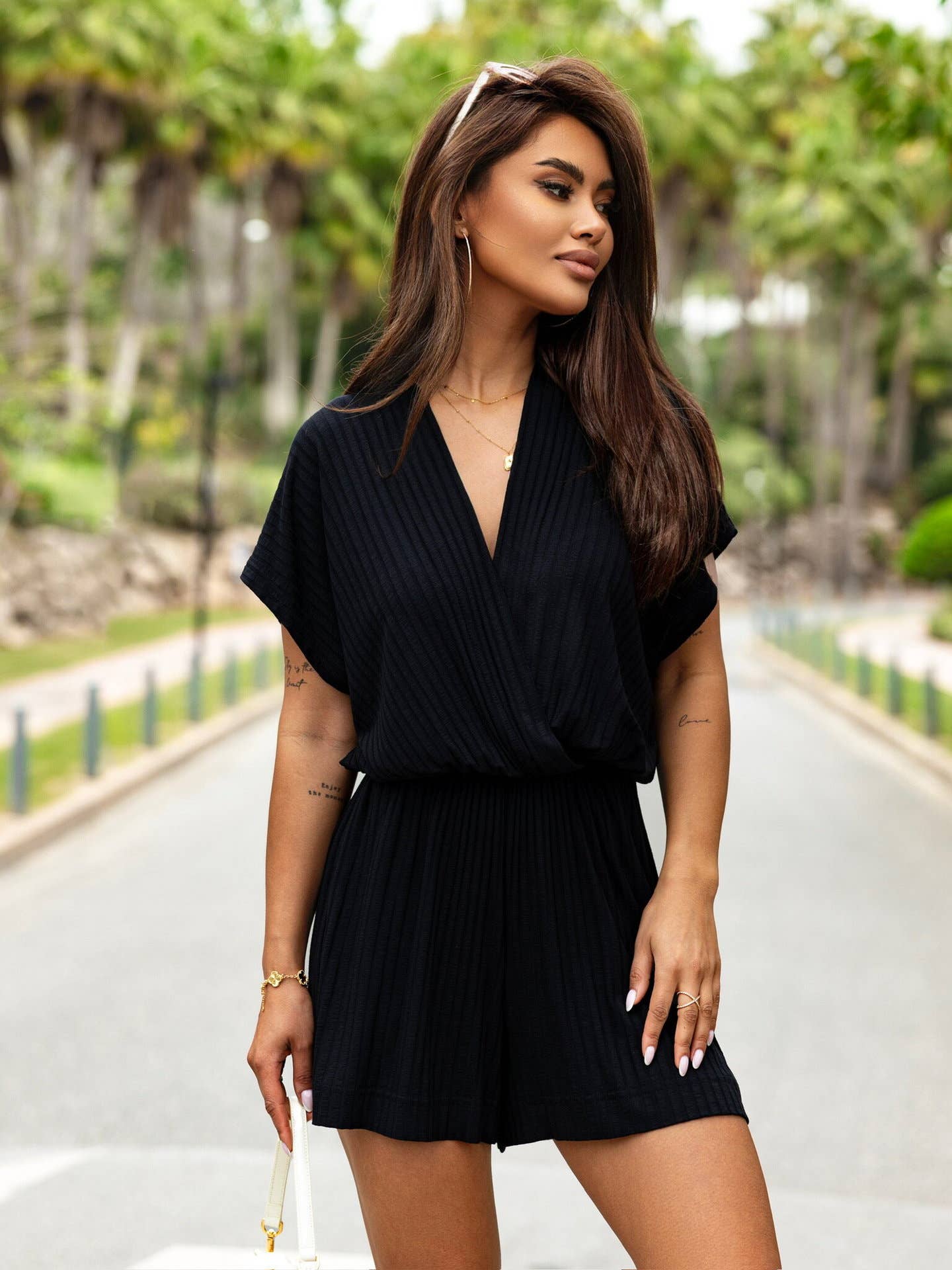Solid color V-neck short-sleeved jumpsuit
