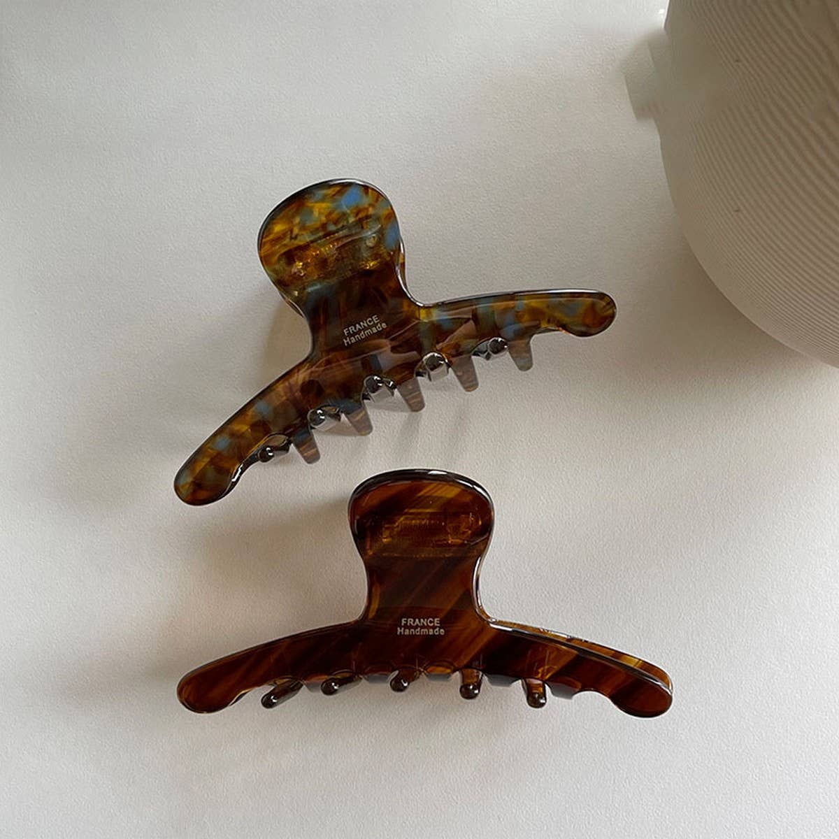 RETRO TEMPERAMENT CARAMEL LINE CLIP SHARK CLIP