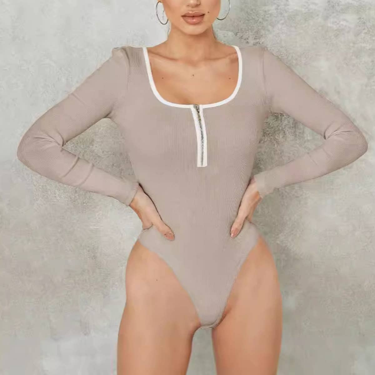 HIP LIFT SHAPEWEAR WITH COLOR-MATCHING ZIPPERS
