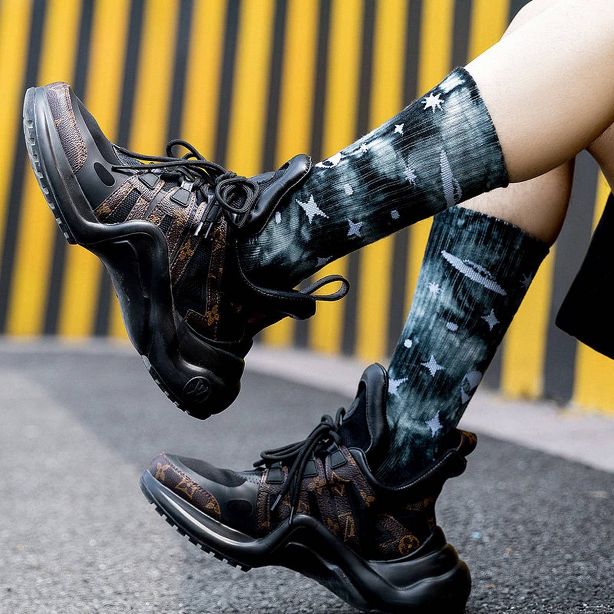 UNIVERSE PRINTED TIE DYED FASHION CREW SOCKS