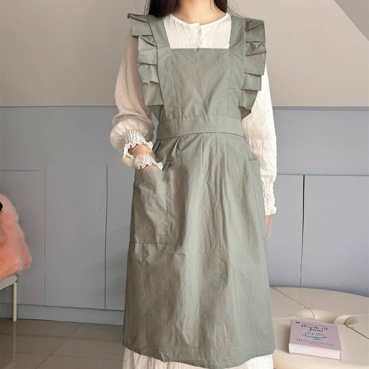 WATER-RESISTANT NYLON FLORAL RUFFLE CROSS APRON
