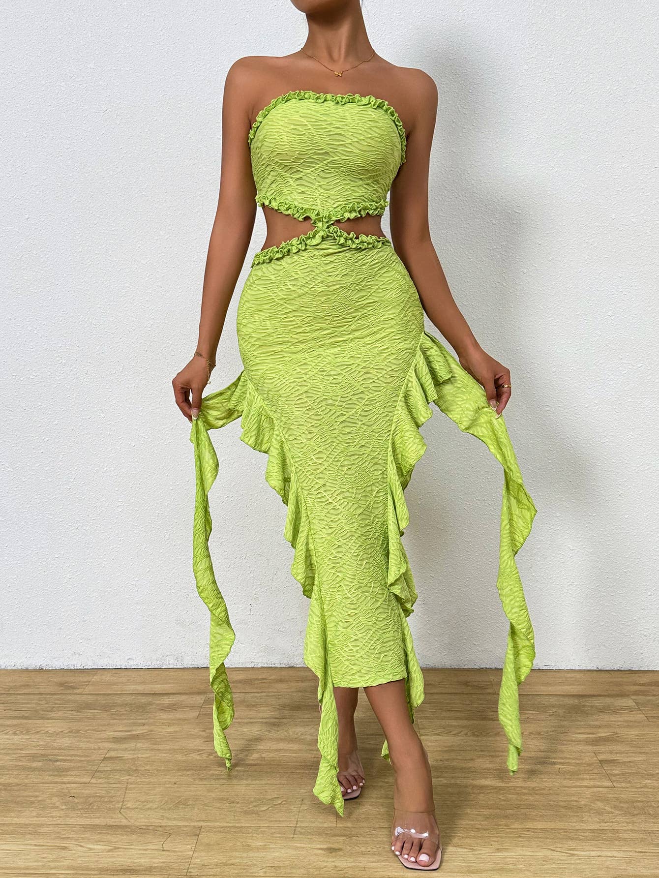 Sleeveless Long skirt with strapless streamers