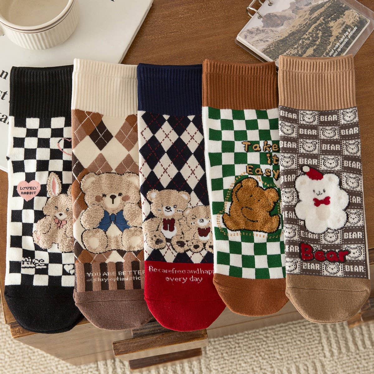 CARTOON BEAR CHECKERBOARD MIDDLE TUBE SOCKS_CWMS1389