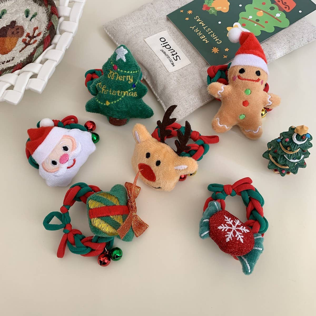 CWAHA07723_CHRISTMAS GINGERBREAD SANTA REINDEER HAIR TIE