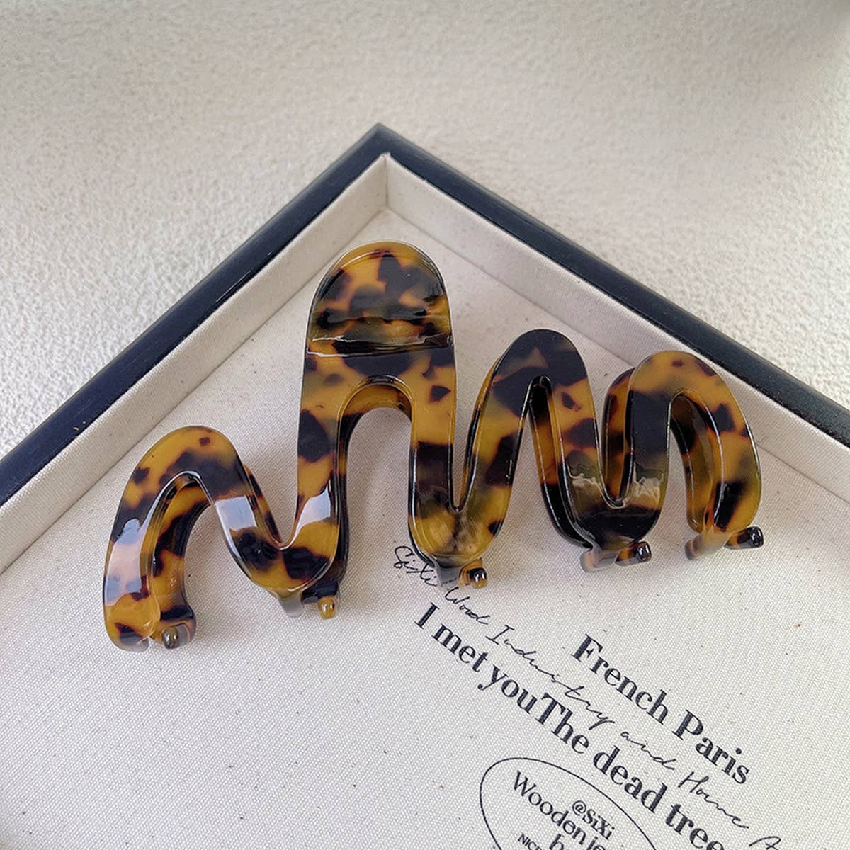 Wavy Hair Claw - Luxe Large Volume Shark Clip_CWAHA1337