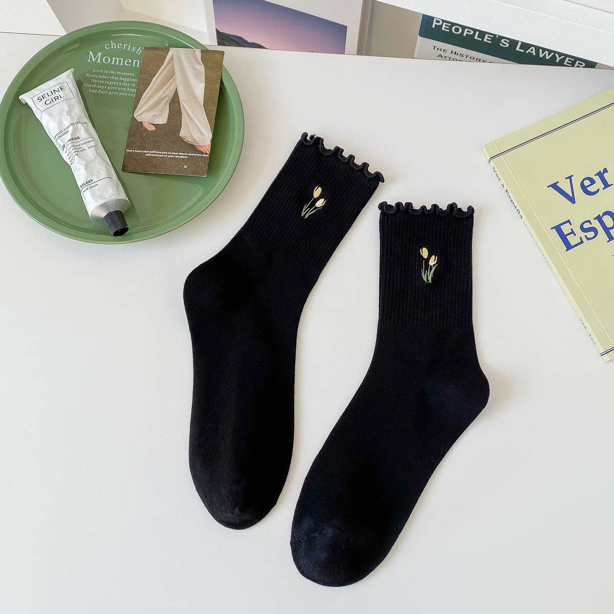 NEW ARRIVAL EMBROIDERED TULIP LACE MID-CALF SOCKS