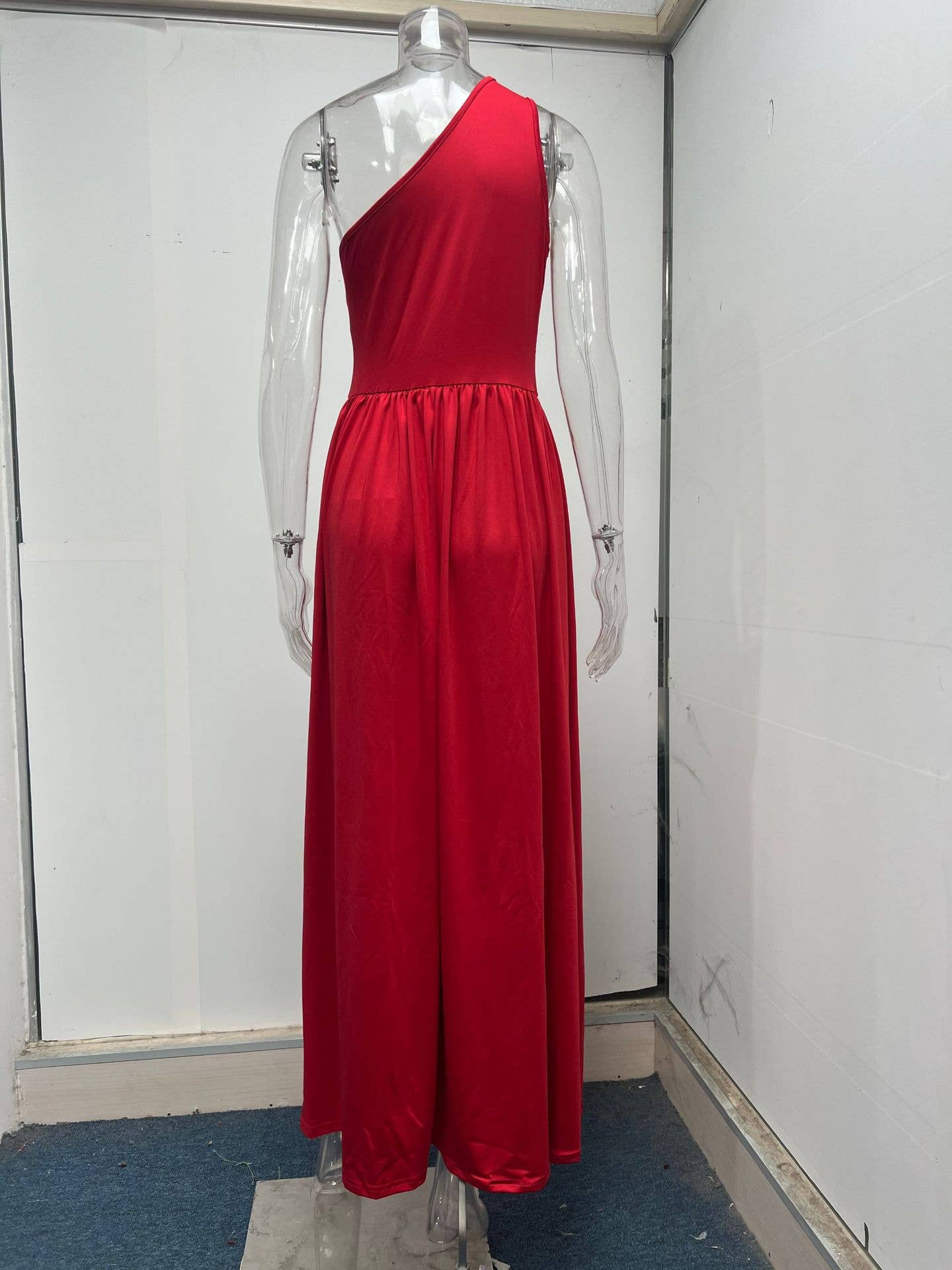 Sleeveless high-waisted slit dress elegant style