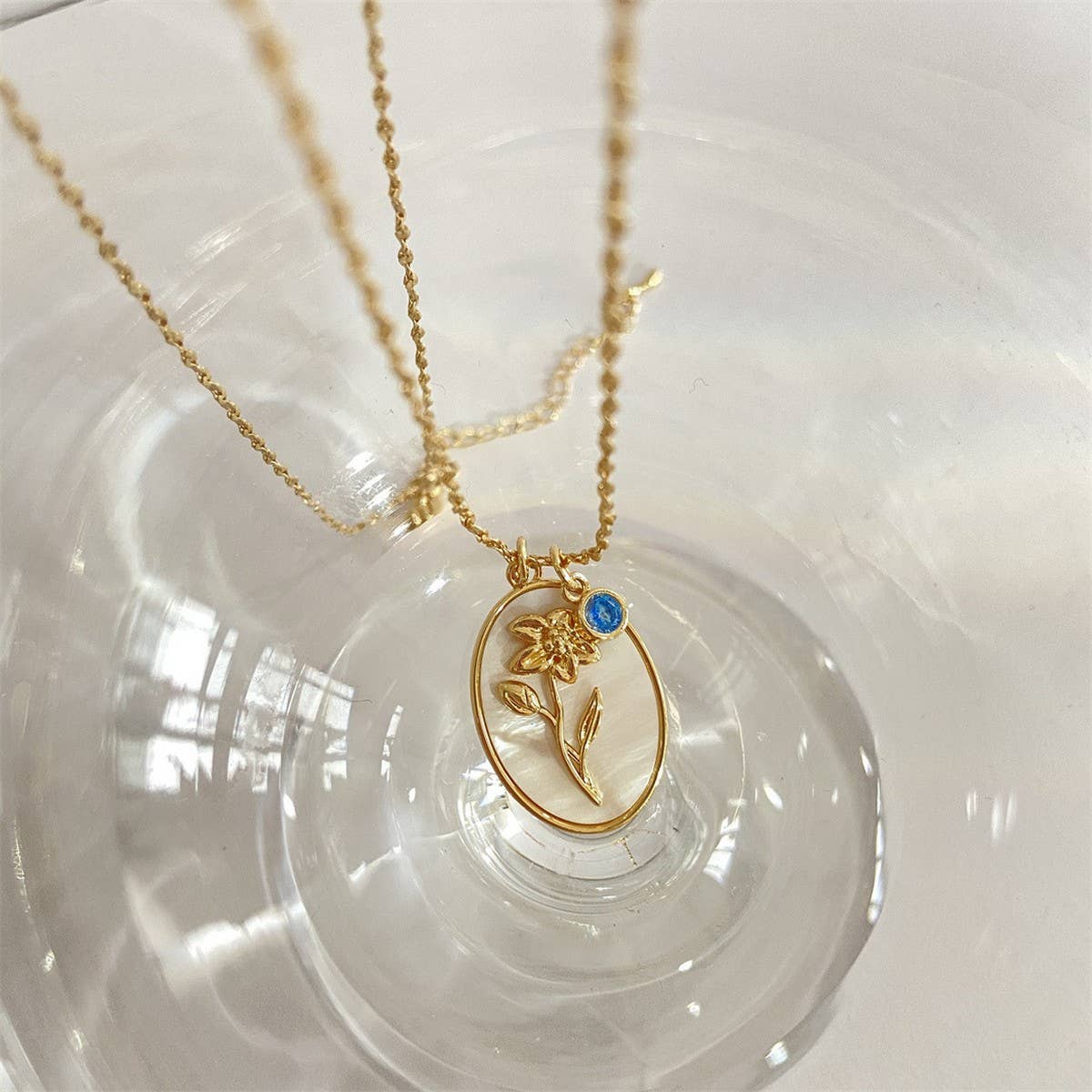 DECEMBER THREE-DIMENSIONAL FLORAL OVAL NECKLACE