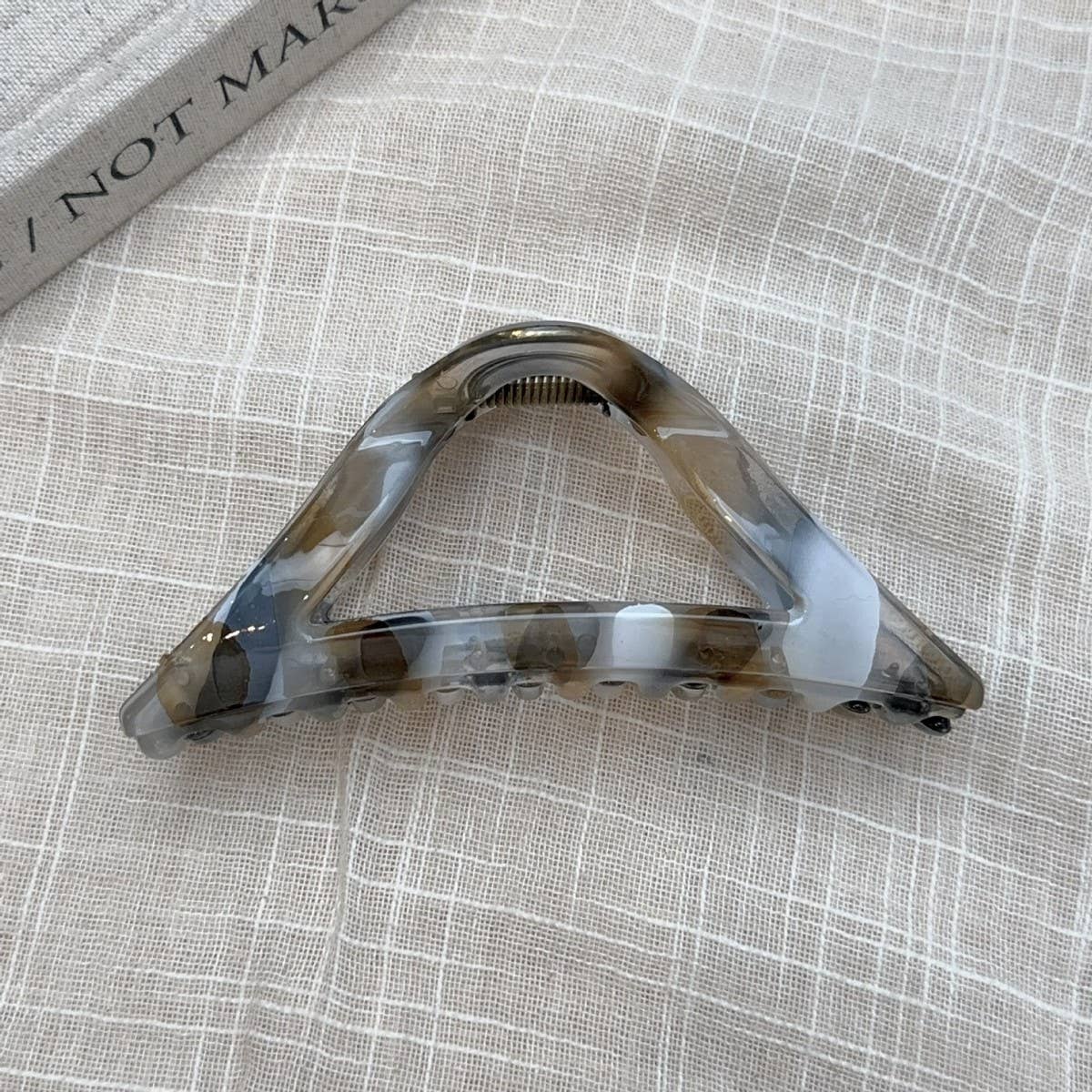 Elegant Marble Hair Claw - Gradient Pattern Clip