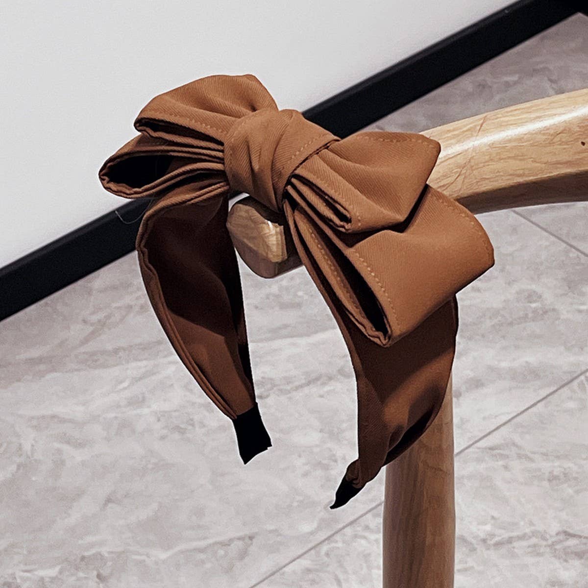 BLACK HIGH TOP BOW WIDE BRIM HEADBAND_CWAHA2562