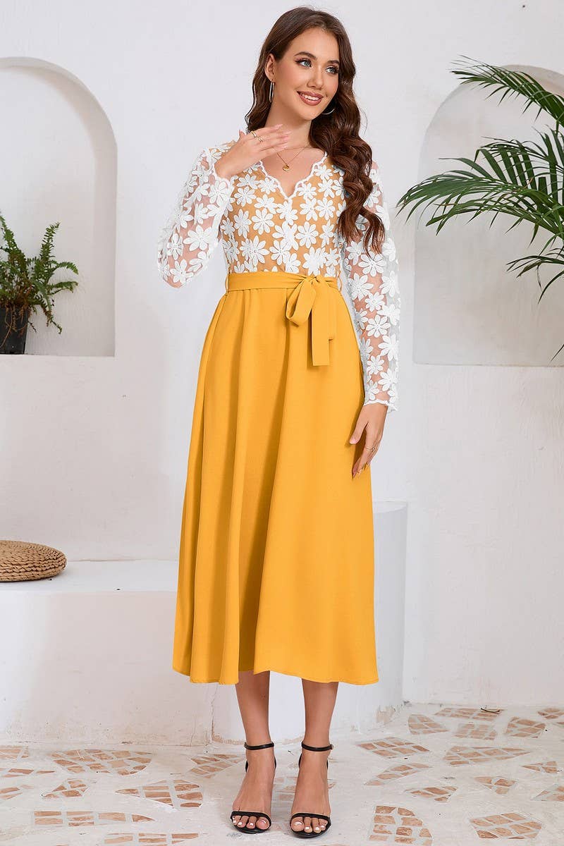 CWDMD3999_LACE-UP V-NECK LACE-TRIMMED CONTRAST DRESS