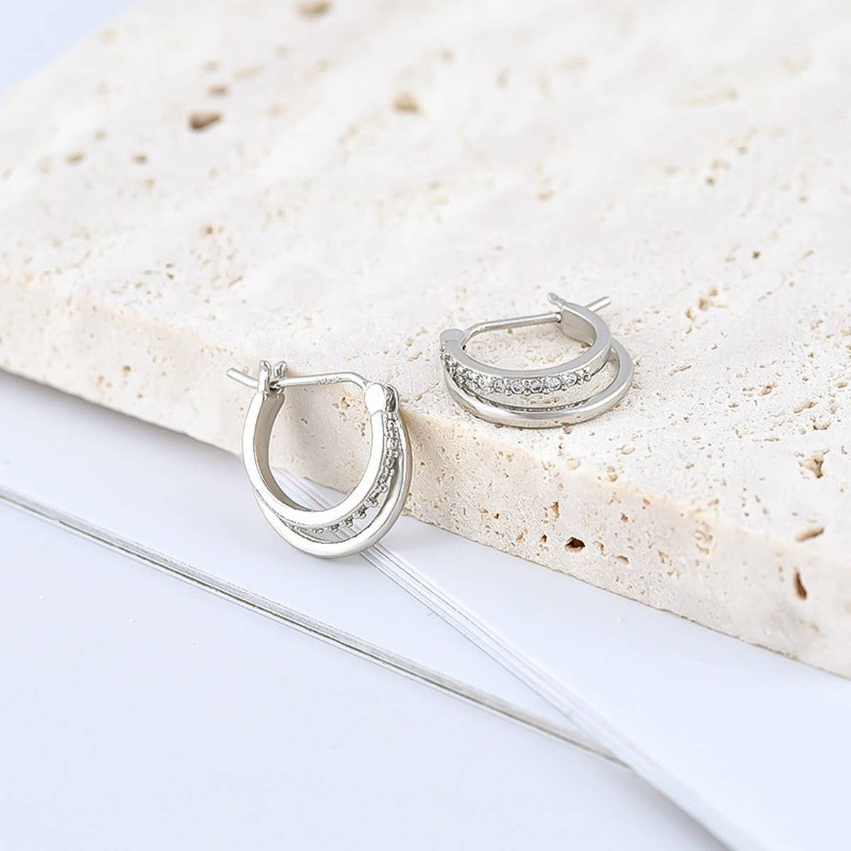 HOLLOW MODERN WOMEN DOUBLE HOOP EARRINGS