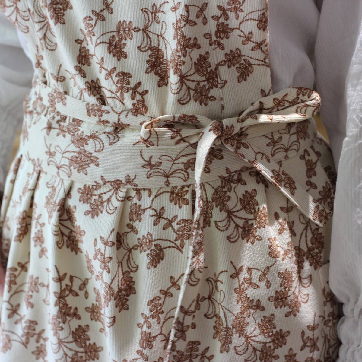 SIMPLE AND ELEGANT CORDUROY MATERIAL THICK APRON